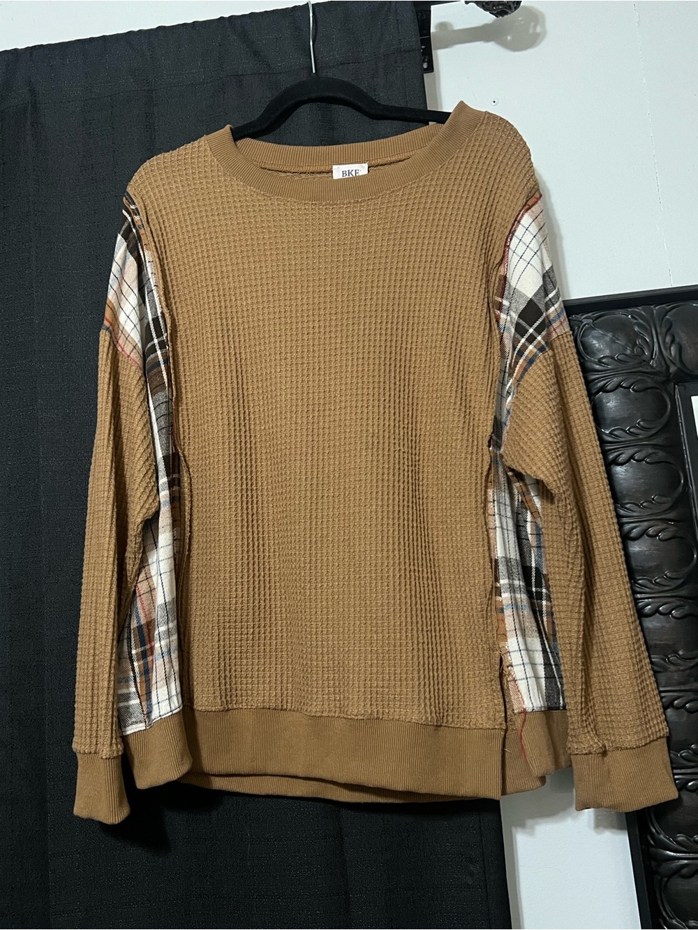 BKE Womens Tan Waffle Knit Pullover with Plaid Inset